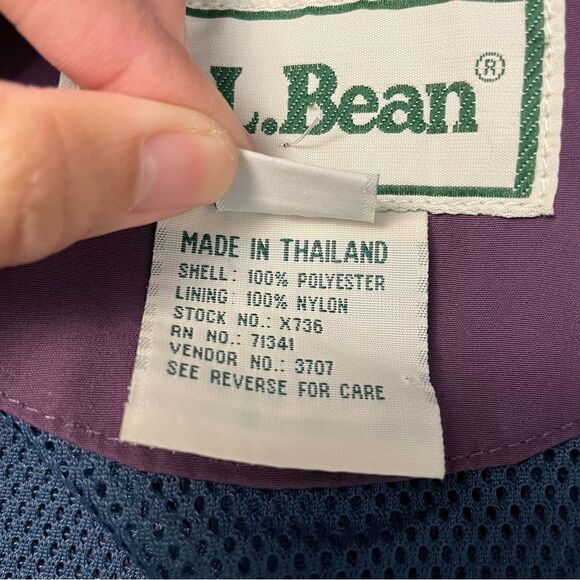 L.L BEAN Wmns VINTAGE PURPLE HOODED WATERPROOF RAIN/UTILITY JACKET SZ Med Petite - Picture 8 of 11